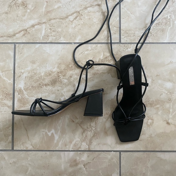 black tie up Sandals - Picture 6 of 8